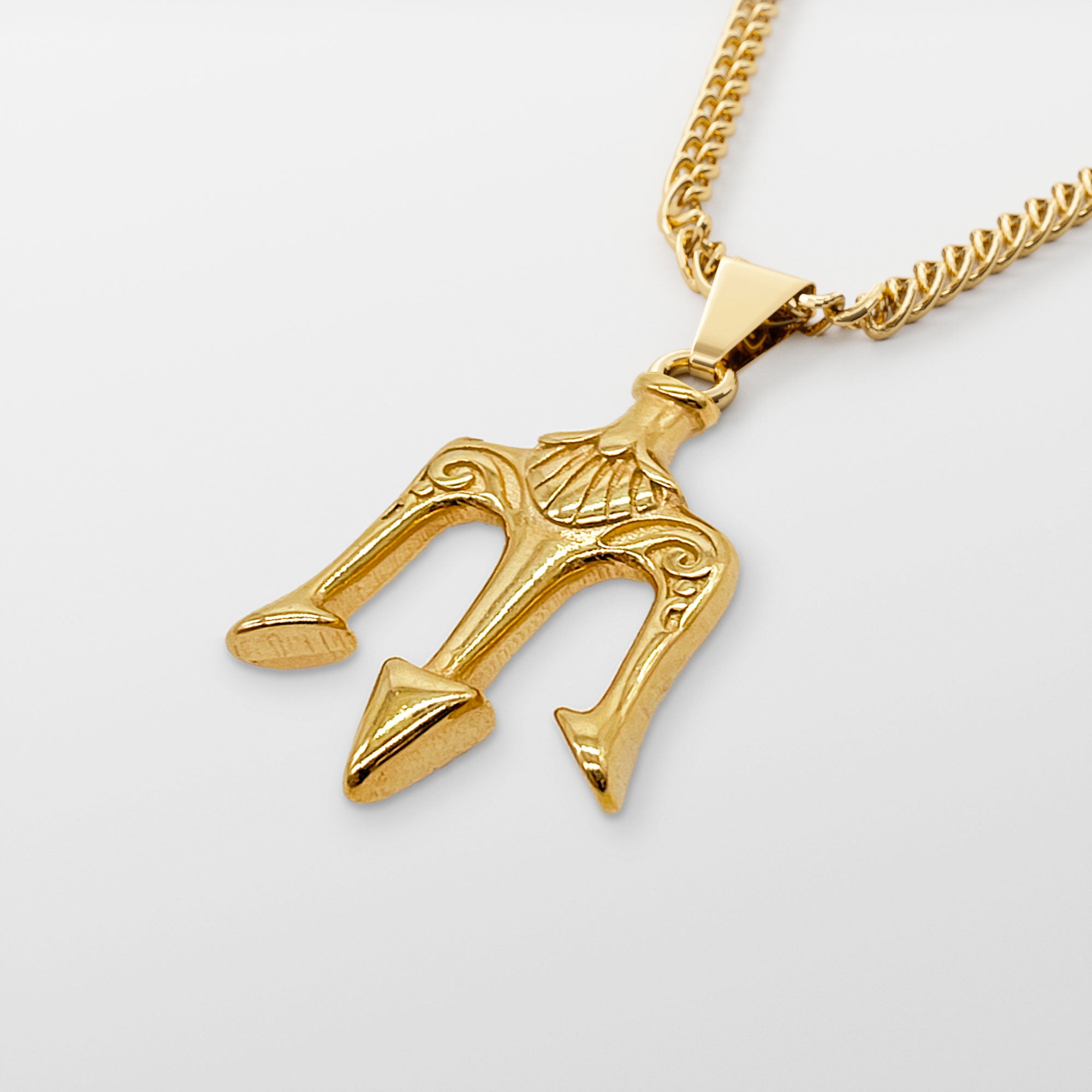 Diavlo Compass Gold Pendant