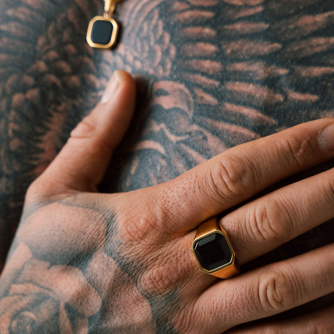 Diavlo Compass Gold Pendant