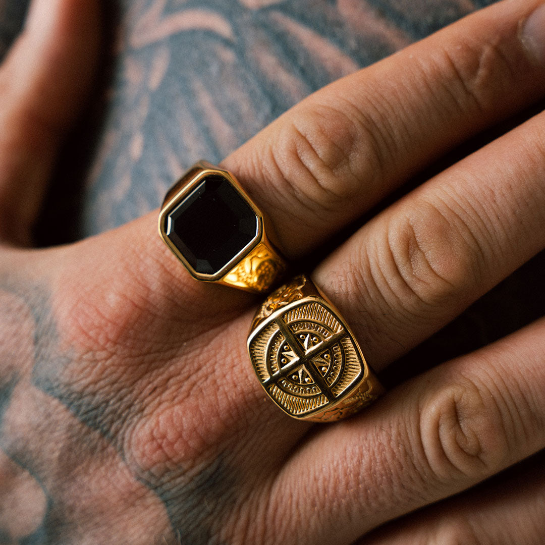 Anillo Diavlo Onix Oro 18K