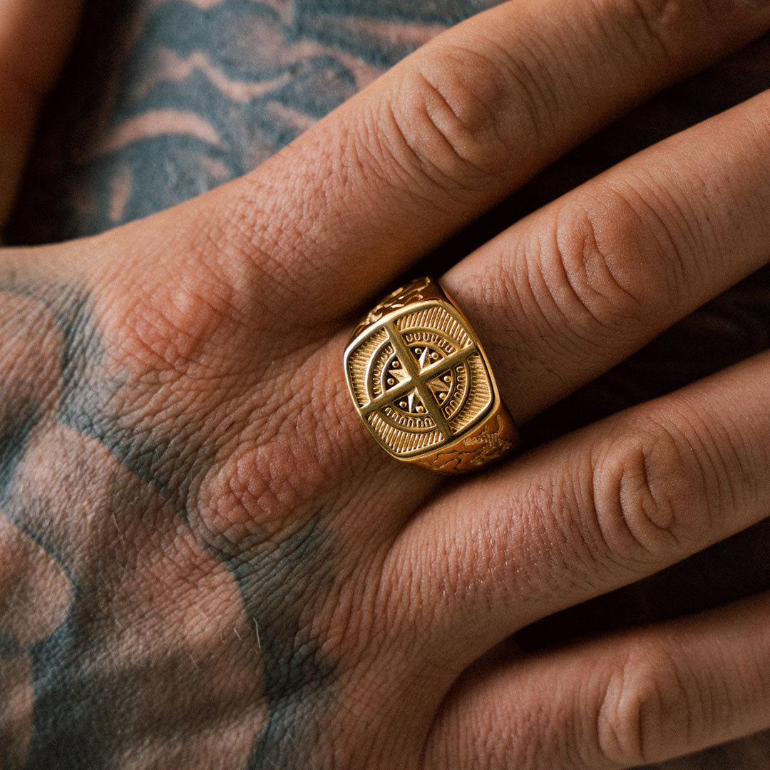 Anillo Diavlo Brujula Oro 18K