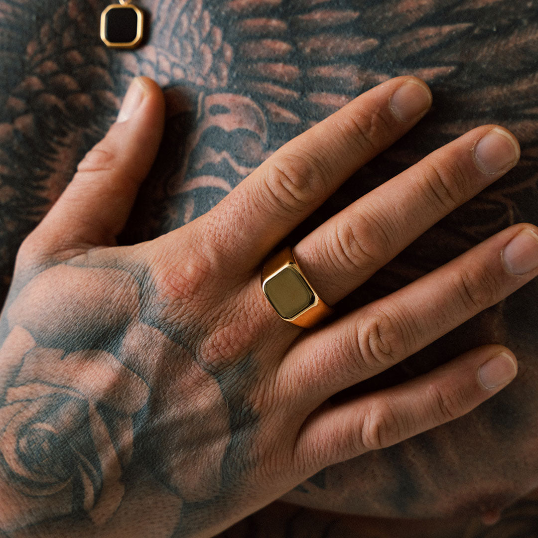 Diavlo Compass Gold Pendant